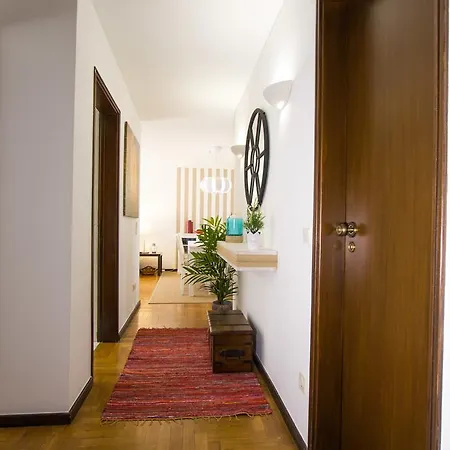 Apartment Spacious In *