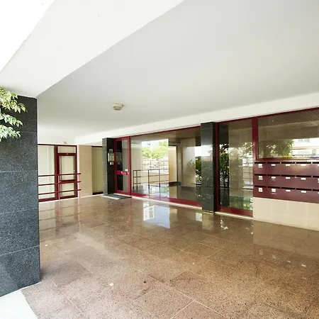 Spacious In Apartment *